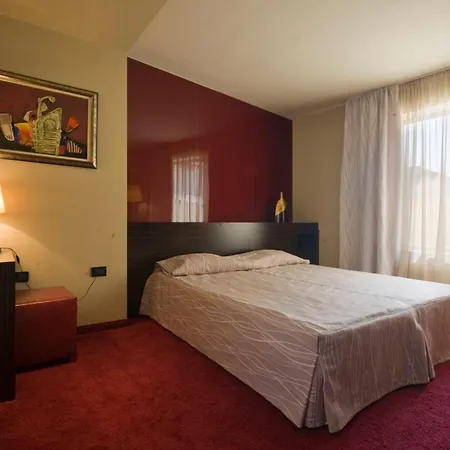 Famous House Готель 3*