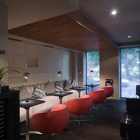 Hotel Famous House 3*