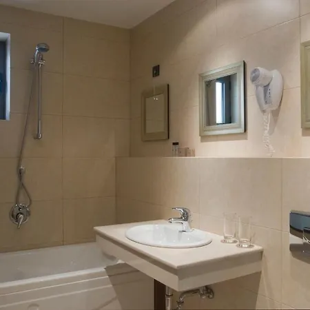 Famous House Hotel 3*