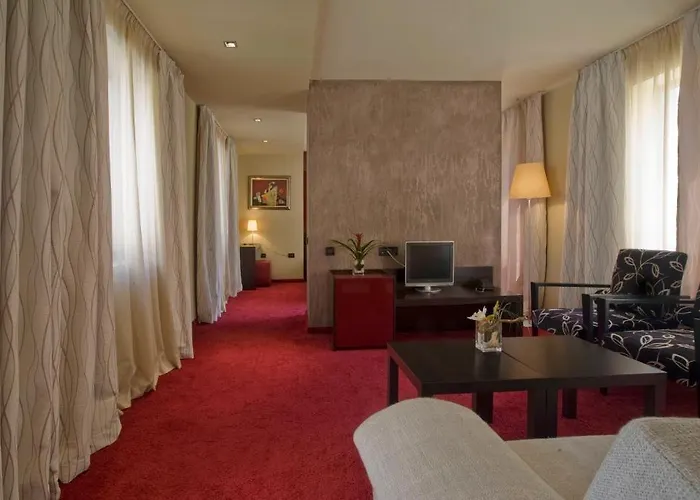 名居酒店 普罗夫迪夫