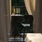 Хотел Famous House