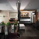 Famous House Хотел 3*
