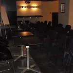 Хотел Famous House