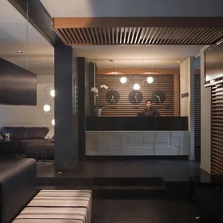 Famous House Φιλιππούπολη