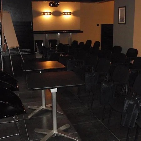 Ξενοδοχείο Famous House