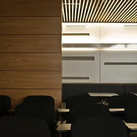 Ξενοδοχείο Famous House 3*