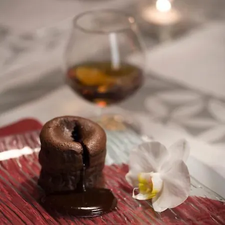 Famous House Ξενοδοχείο 3*