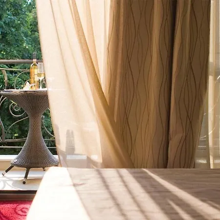 Famous House Ξενοδοχείο