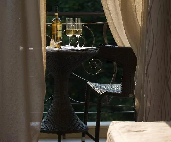 Szálloda Famous House