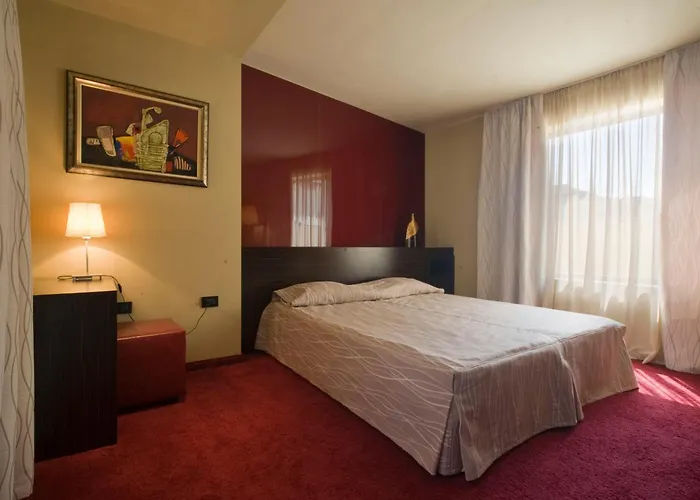 Famous House Szálloda 3*