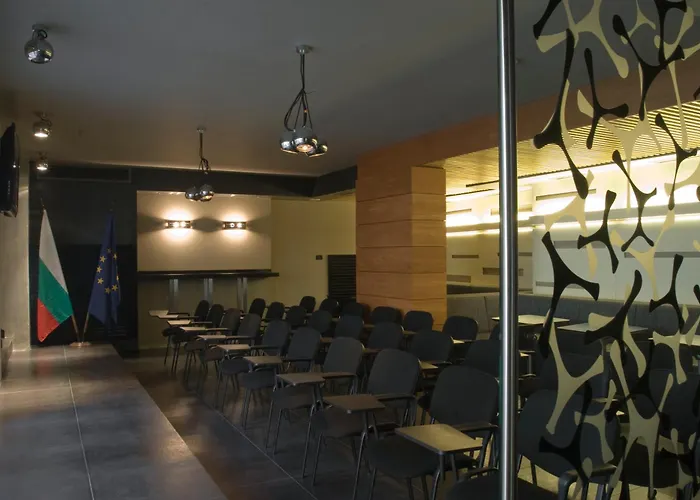 Famous House Szálloda