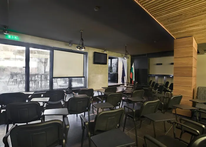 Famous House Szálloda