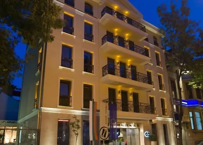 Szálloda Famous House 3*